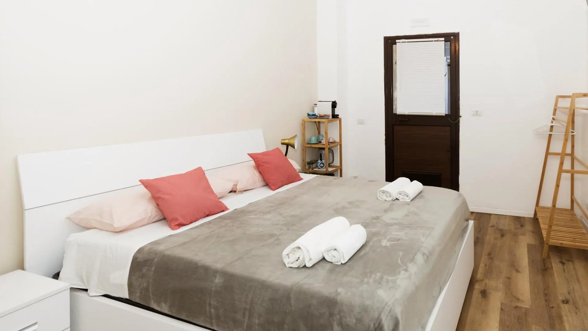 Il Porto & I Marinai Rooms Catania Apartment